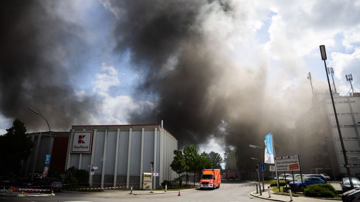 Brände: Brand in Berlin: Feuerwehr warnt vor giftigen Rauchgasen